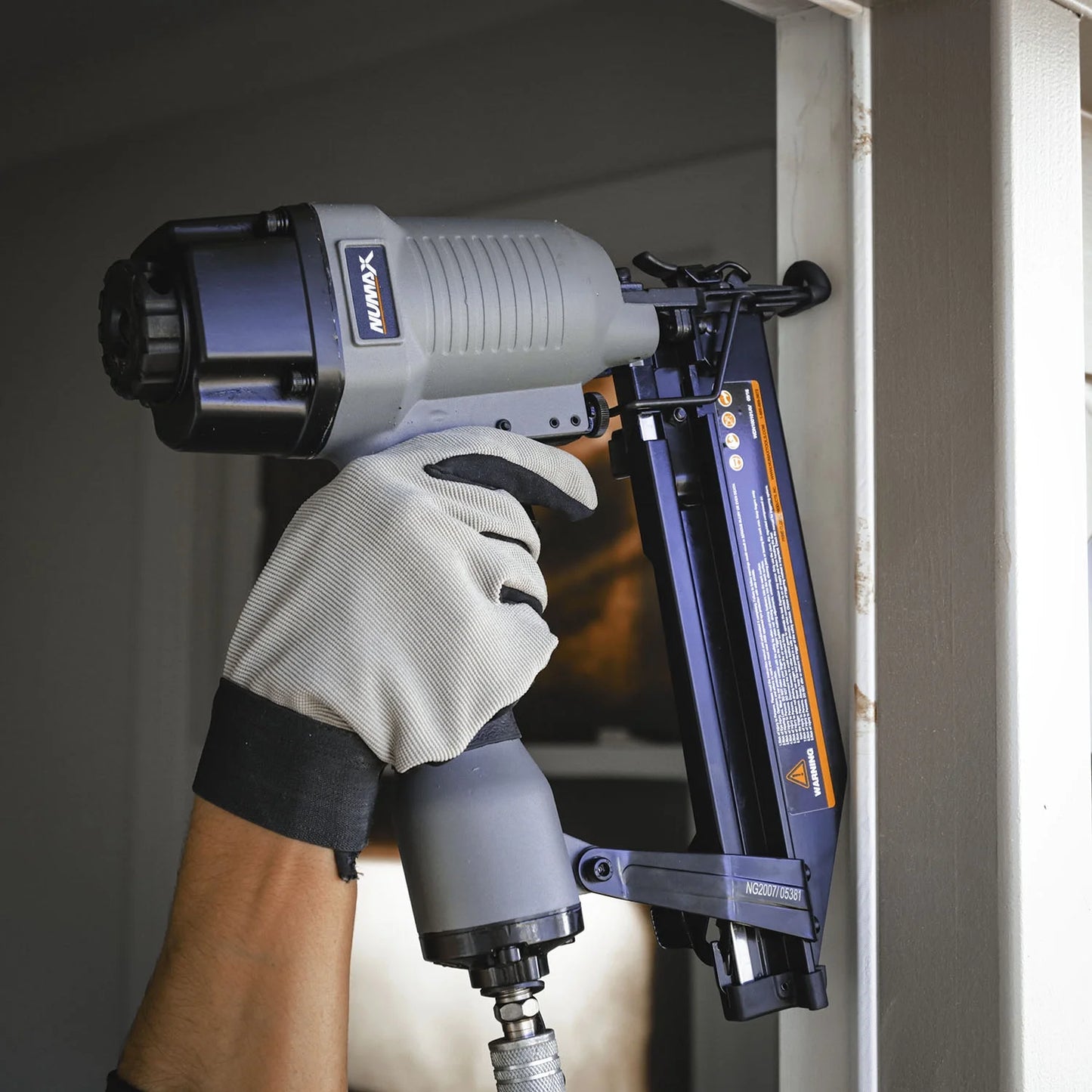 NuMax SFN64 Pneumatic 16-Gauge 2-1/2" Straight Finish Nailer