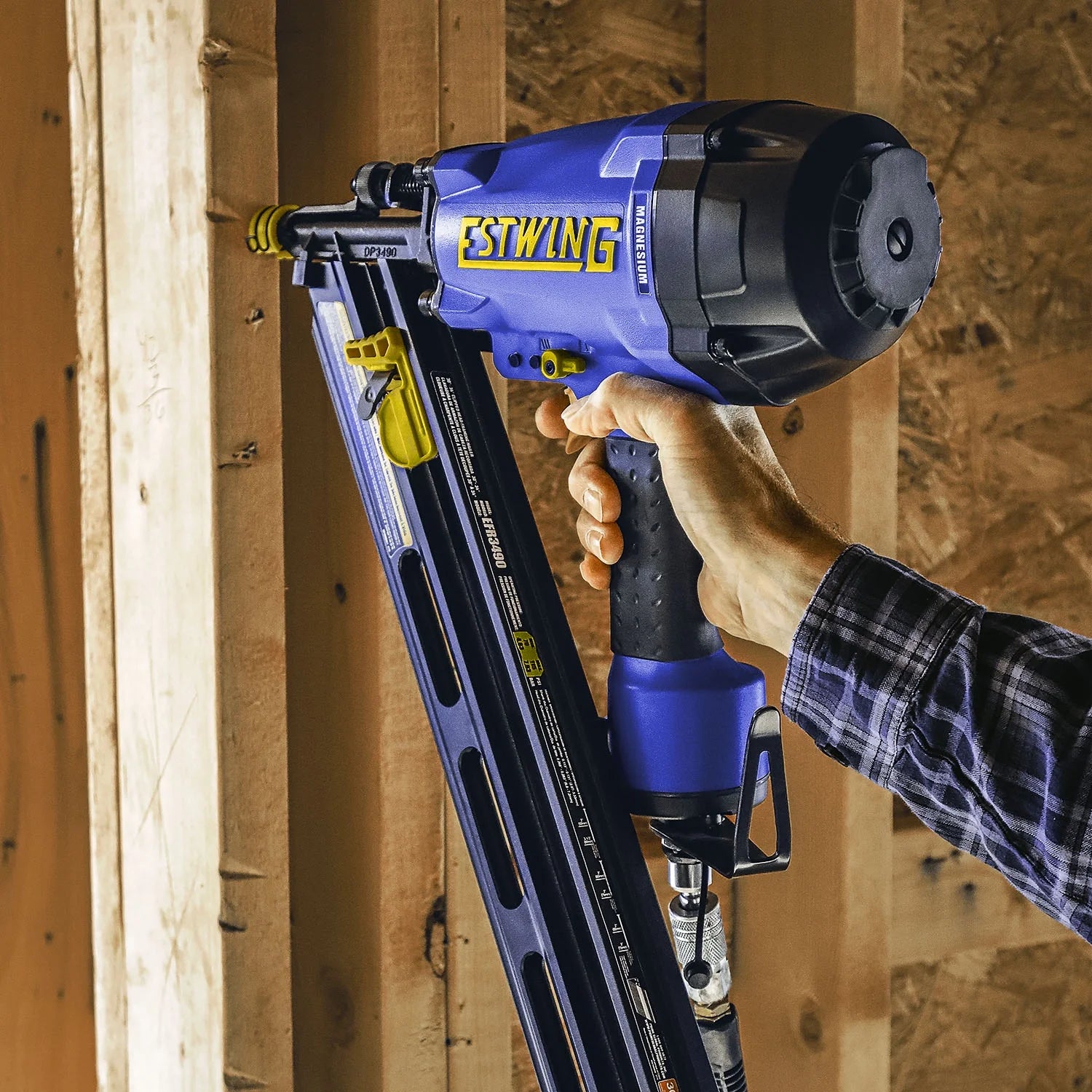 Estwing EFR3490 Pneumatic 34 Degree 3-1/2" Clipped Head Framing Nailer with Bag