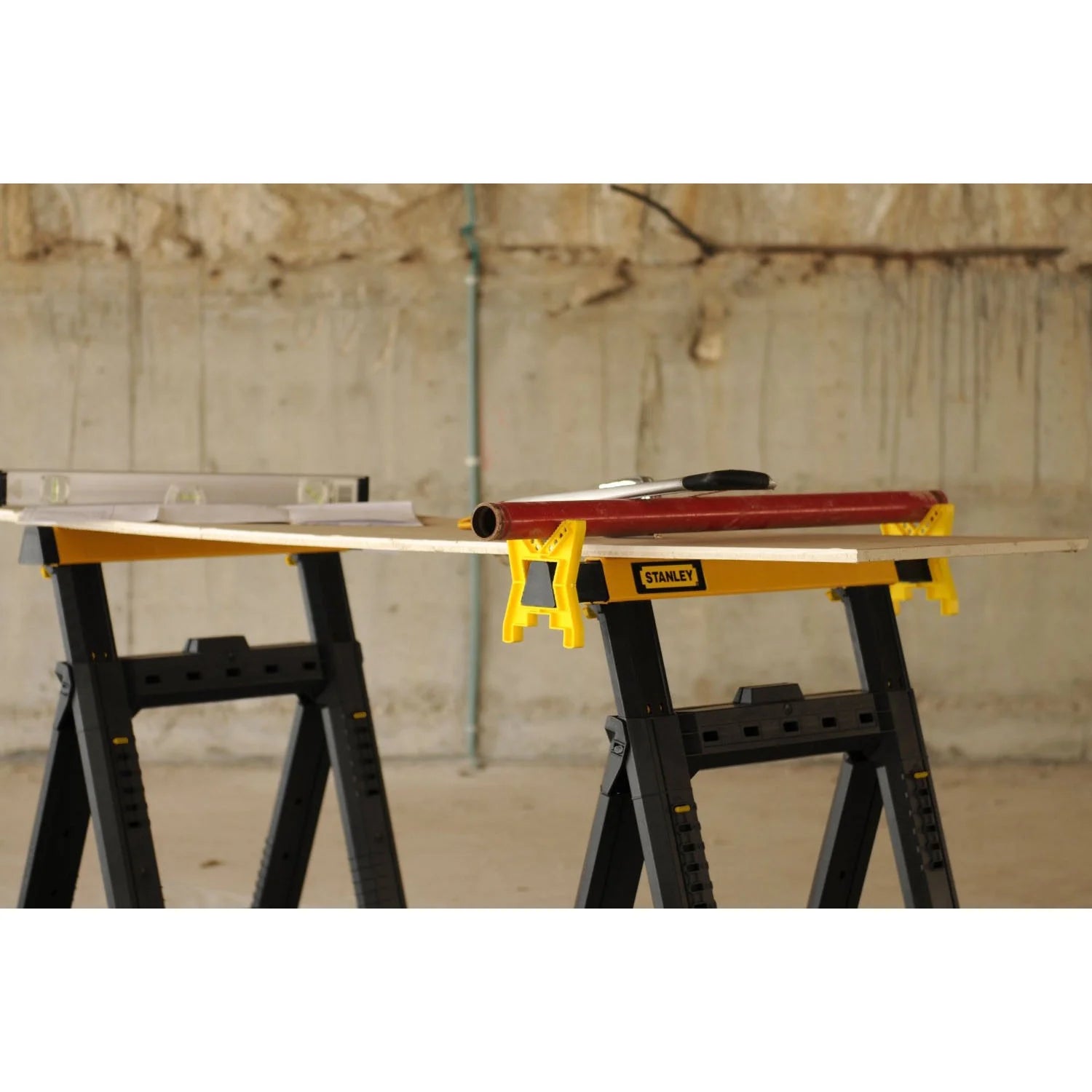 Stanley Adjustable 2 Way Sawhorse 1000 lb. Black