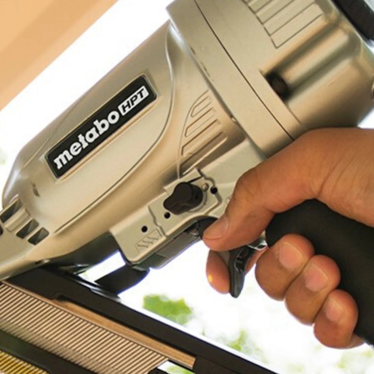 Metabo HPT Finish Nailer, 15 Gauge, Pro Preferred Brand of Pneumatic Nailers, Finish Nails 1-1/4-Inch up to 2-1/2-Inch, Integrated Air Duster, Selective Actuation Switch, 5-Year Warranty, NT65MA4