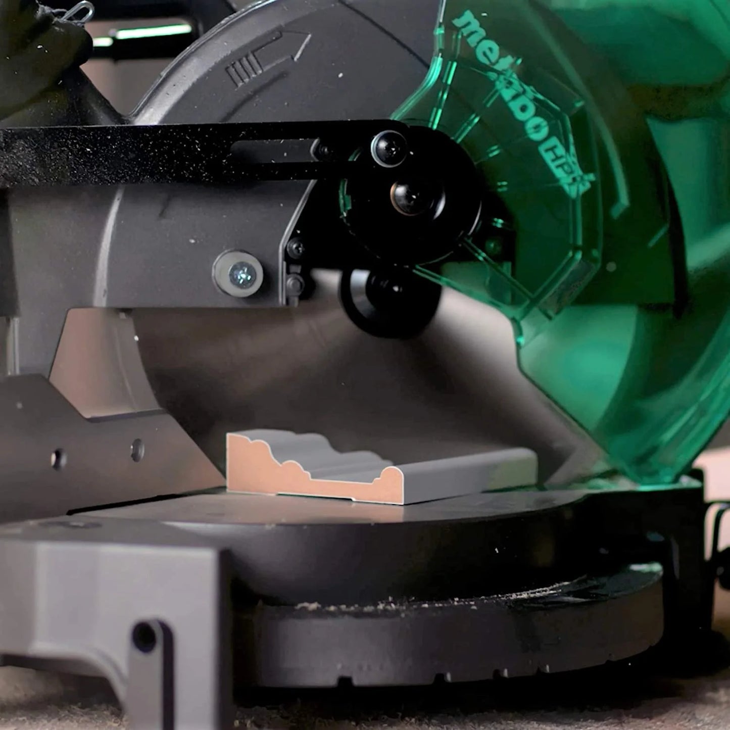 Metabo HPT 10-Inch Compound Miter Saw, Single Bevel, 15-Amp Motor, 0-52 Miter Angle Range, 0-45 Bevel Range, Large Table, 10" 24T TCT Miter Saw Blade C10FCGS
