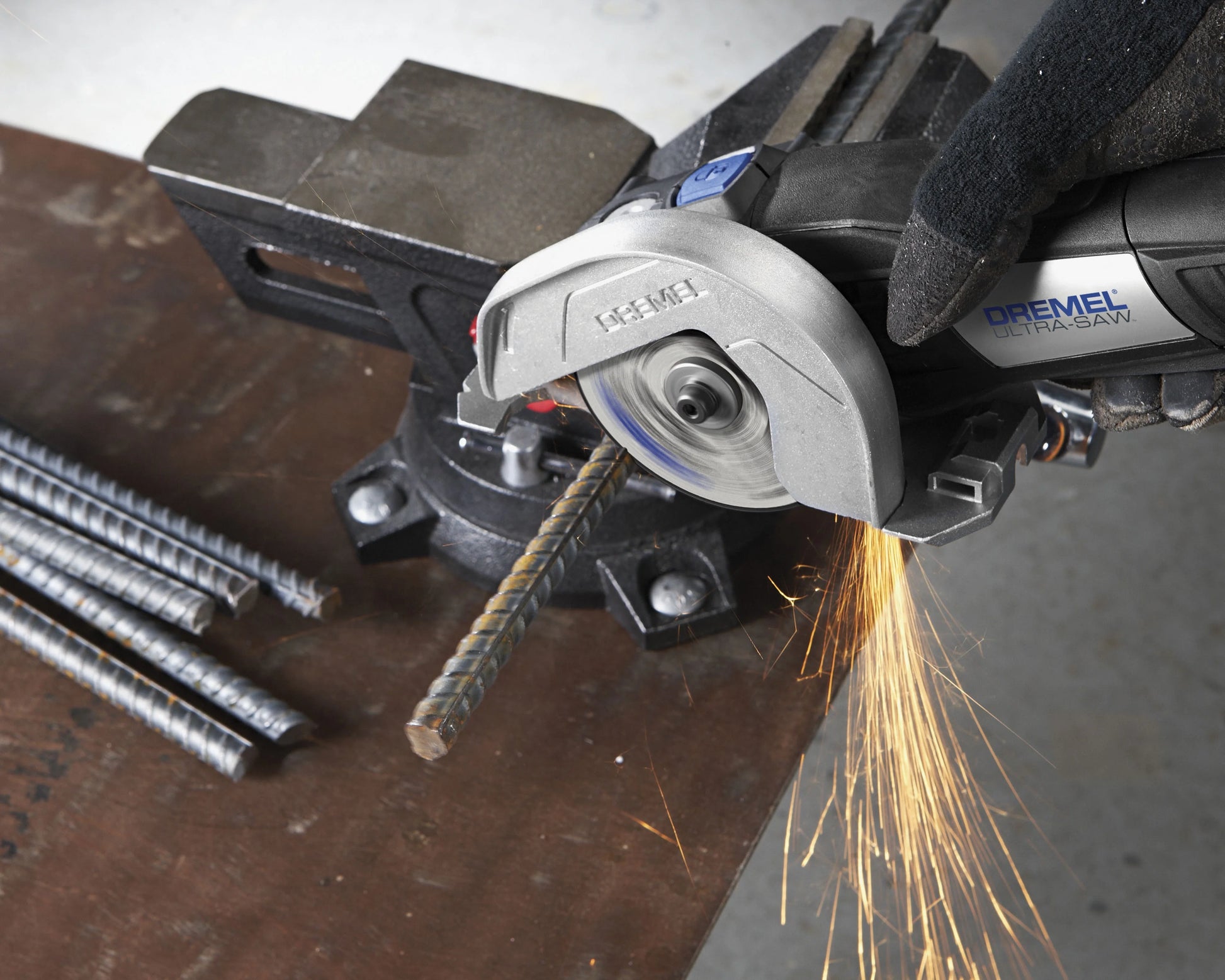Dremel US40-04 7.5 Amps 4 in. Ultra-Saw Corded Brushless Compact Circular Saw Tool Kit