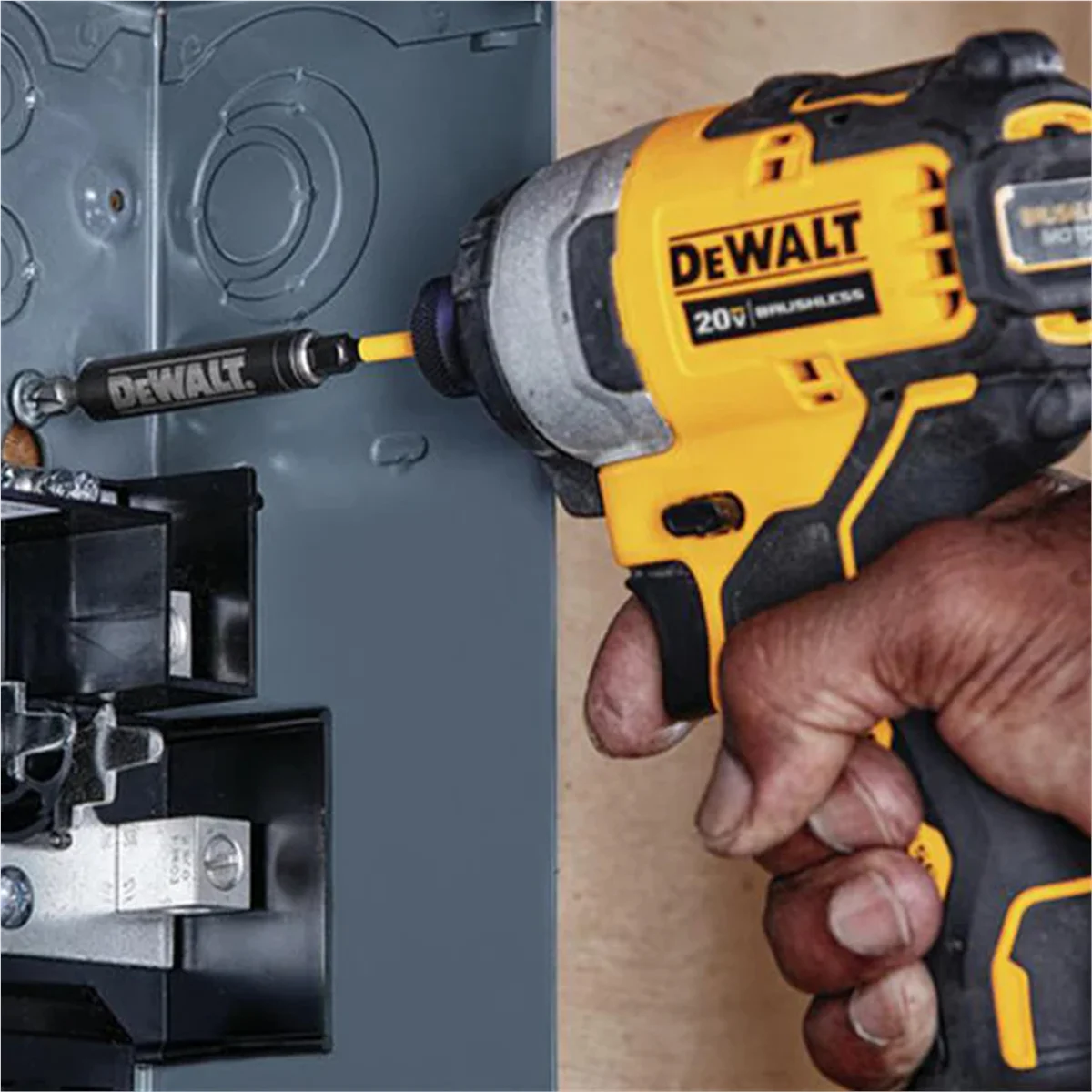 DeWalt ATOMIC 20V MAX Brushless Cordless Compact 1/4 in. Impact Driver Kit
