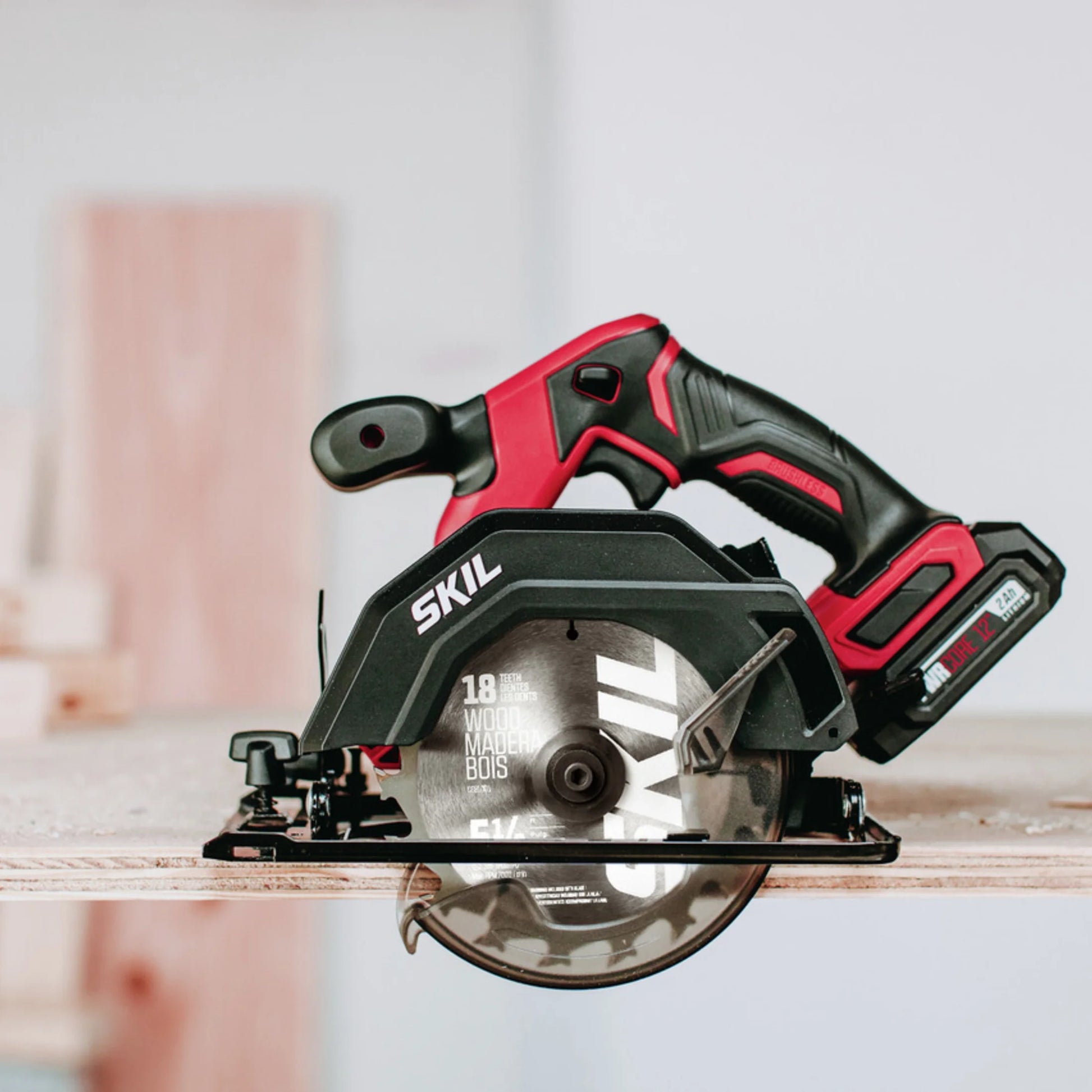 SKIL PWRCore 12? Brushless 12V 5-1/2" Circular Saw Kit with 4.0 Ah Lithium Battery and PWRJump Charger