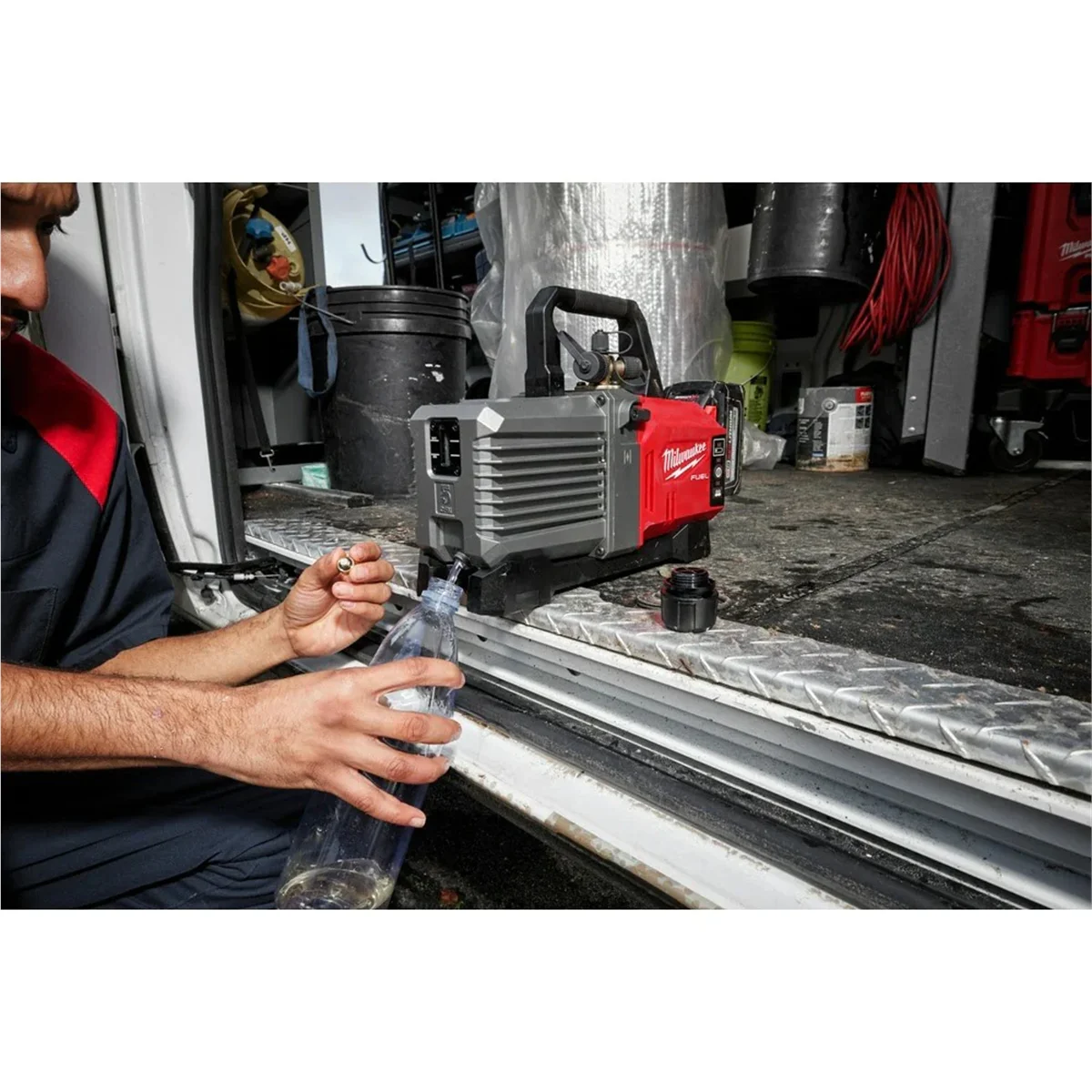 Milwaukee Tool M18 FUEL 5 CFM Vacuum Pump Air Compressor