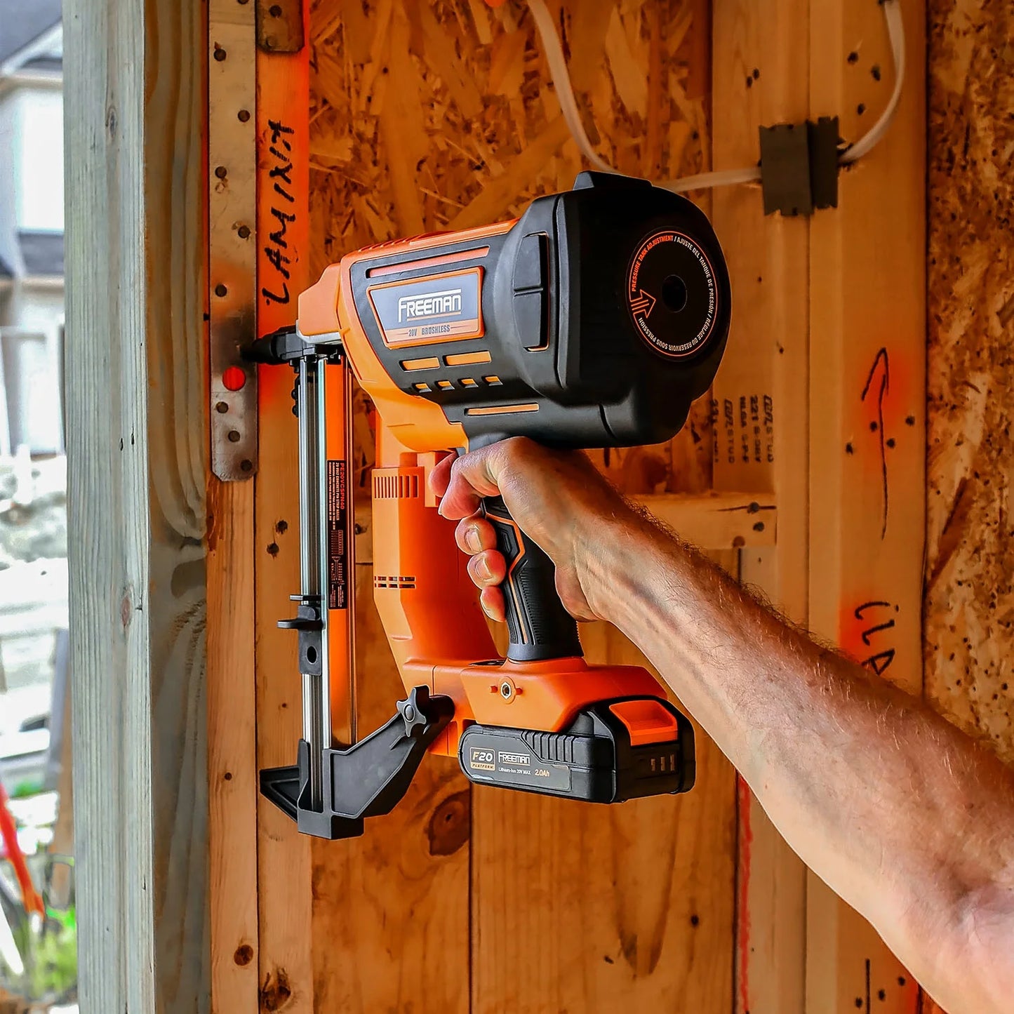Freeman PE20VCSPN40 20 Volt Cordless and Brushless 1-1/2" Concrete Nailer Kit with Lithium Ion Battery, Charger, and Case - 750 Shots per Charge