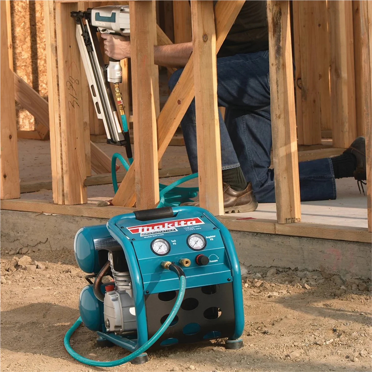 Makita 2.5 HP Big BoreTM Air Compressor (Twin Stack)