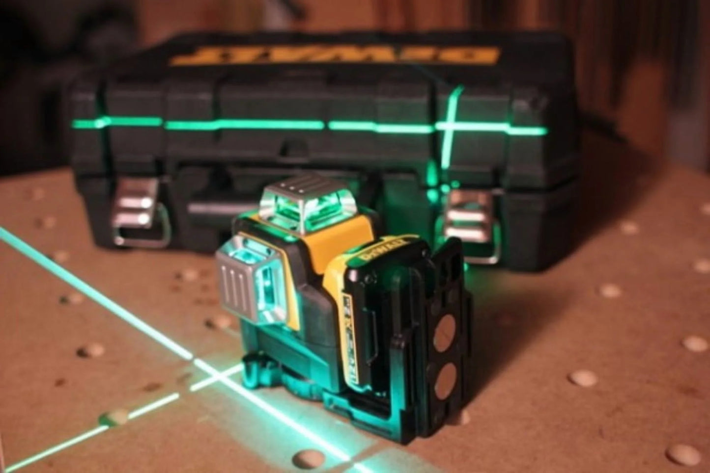 DeWalt DW089LG 12V Max Laser Level, 3-Way 360 Green Degrees Professional Architectural Laser, Rotary and Linear Laser Levelsfor Laser for Home Renovation Layout or Architectural Design