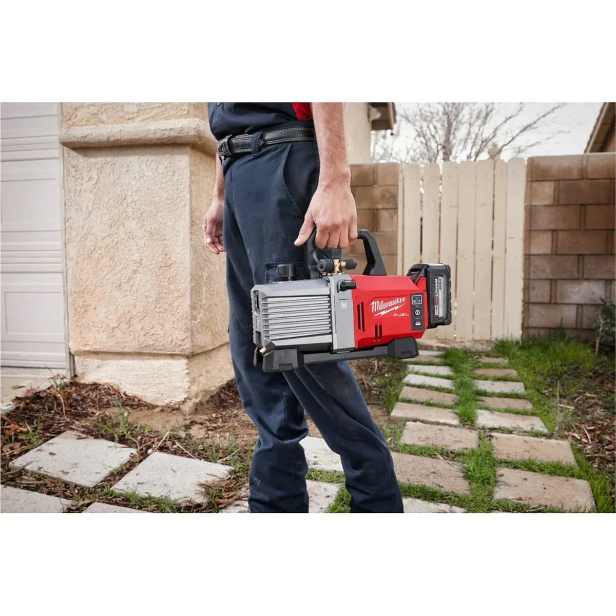 Milwaukee Tool M18 FUEL 5 CFM Vacuum Pump Air Compressor