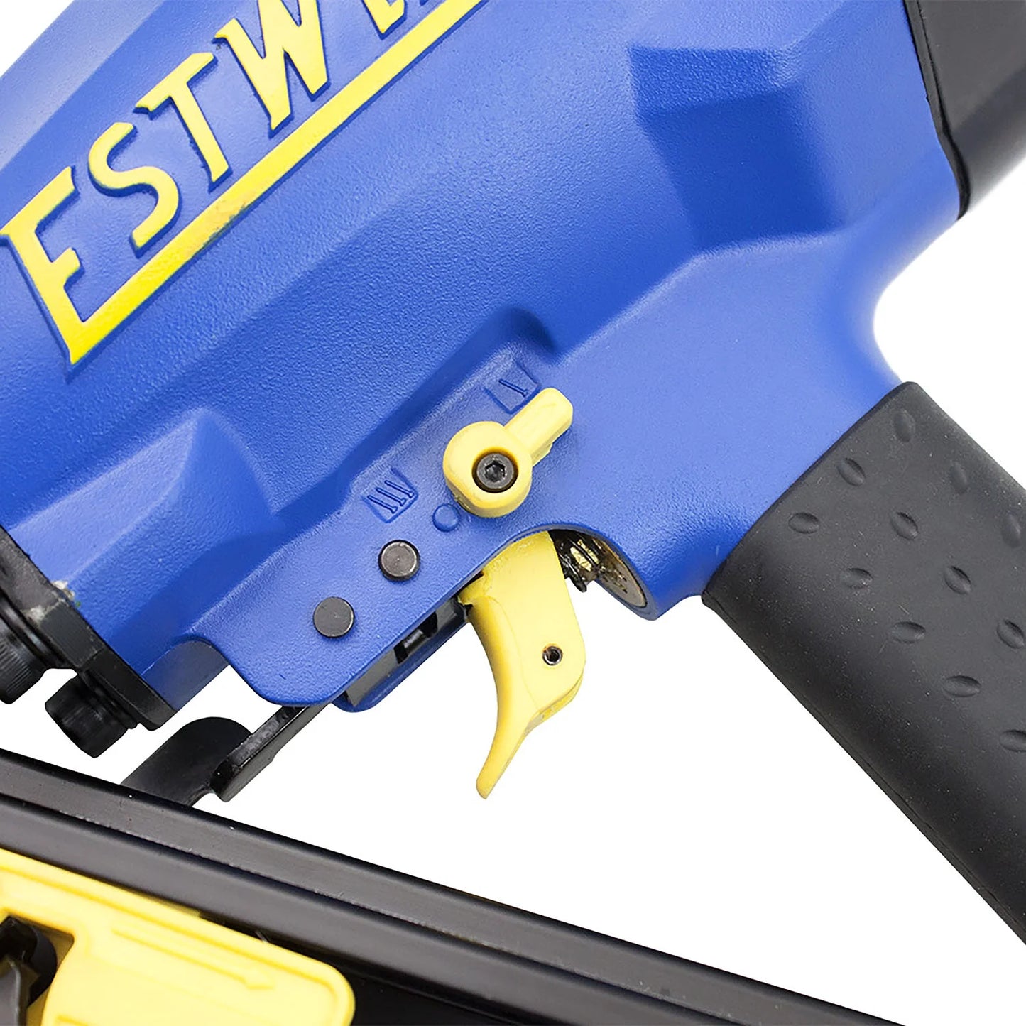 Estwing EFR3490 Pneumatic 34 Degree 3-1/2" Clipped Head Framing Nailer with Bag